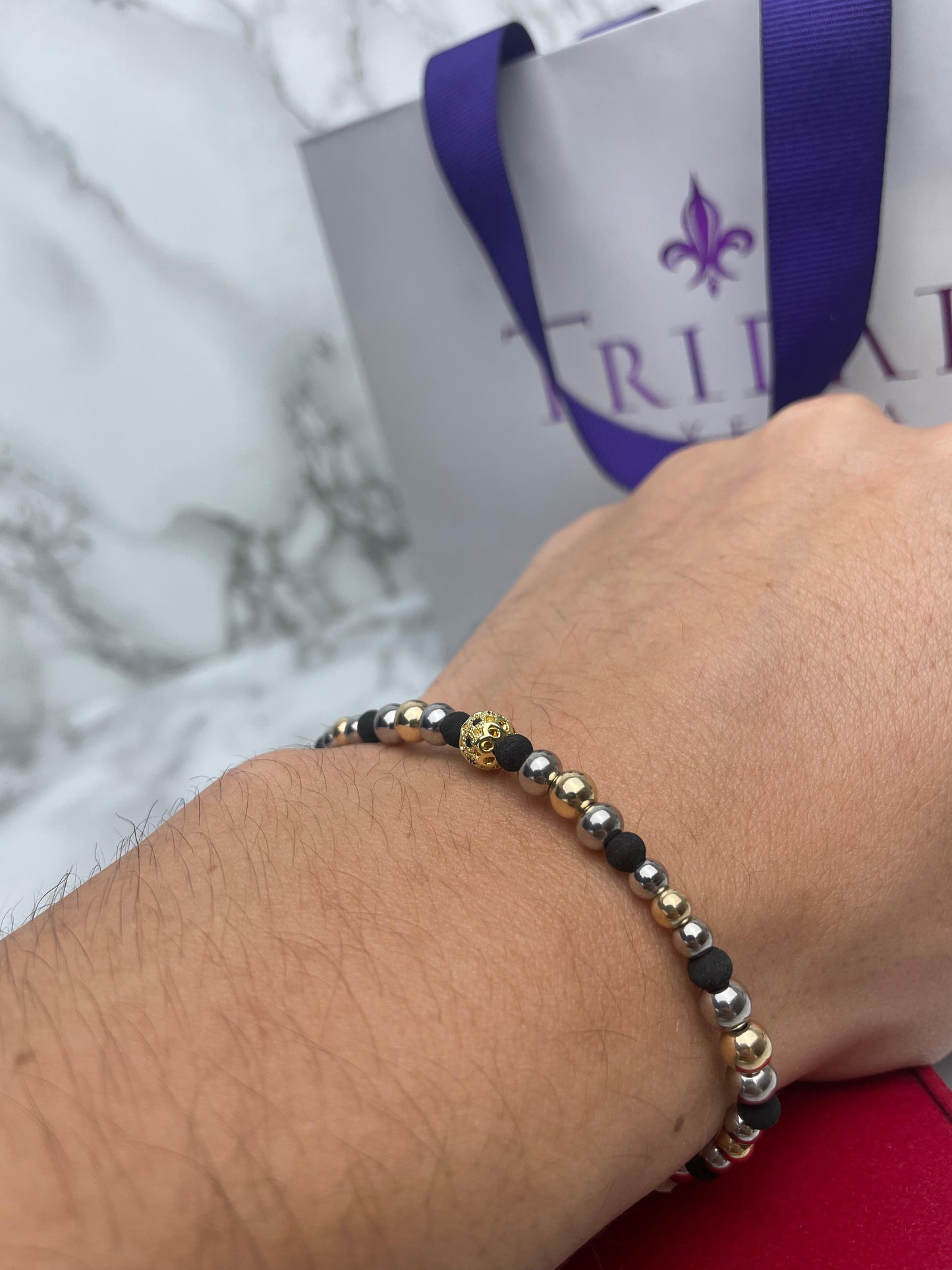 Pulsera Full con broche, Balin Liso, Neopreno Y Herraje Bola de Fuego con Circones Oro Laminado 18 K