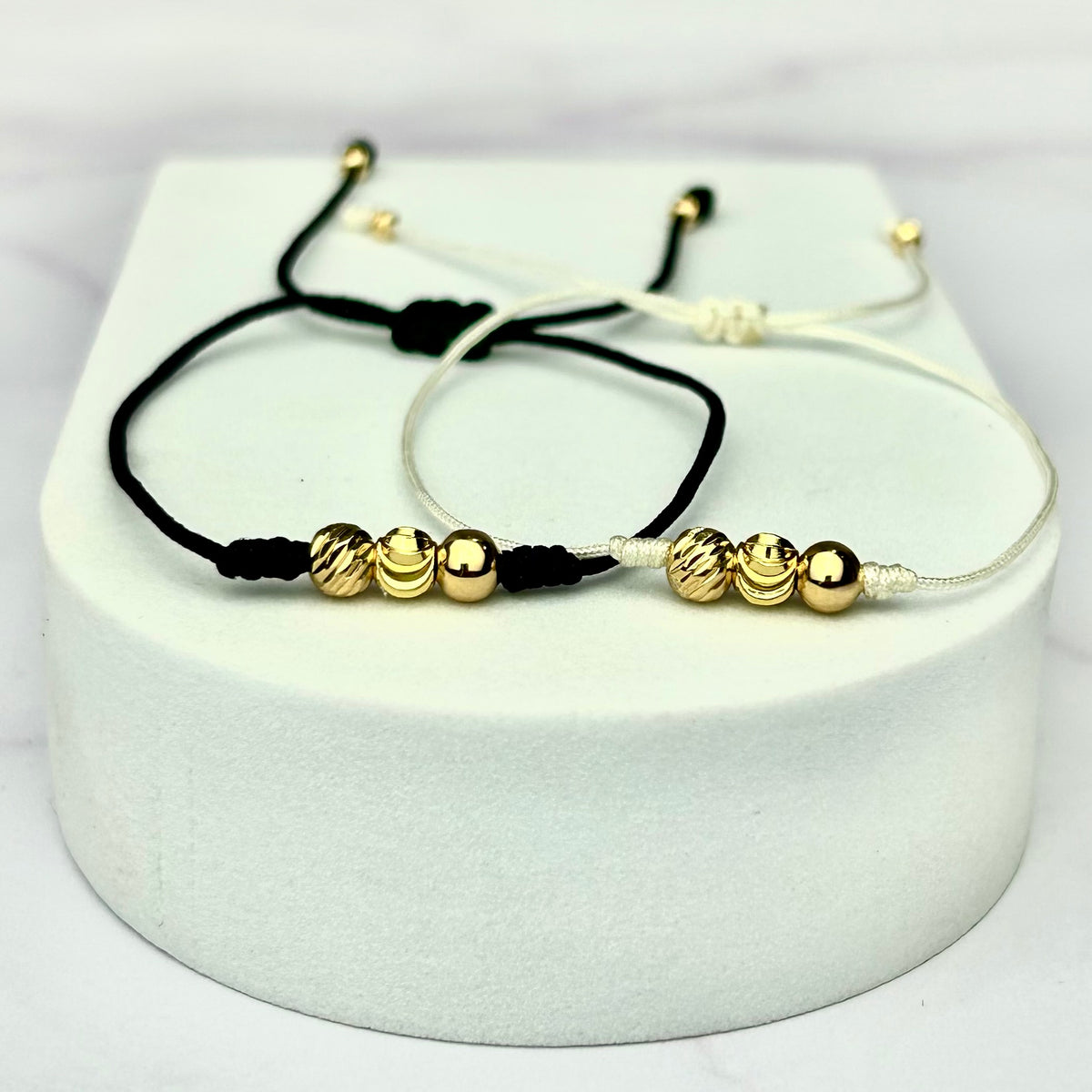 Combo: Pulseras Hilo Balin Mixto Oro Laminado 18K NG y Blc Hs