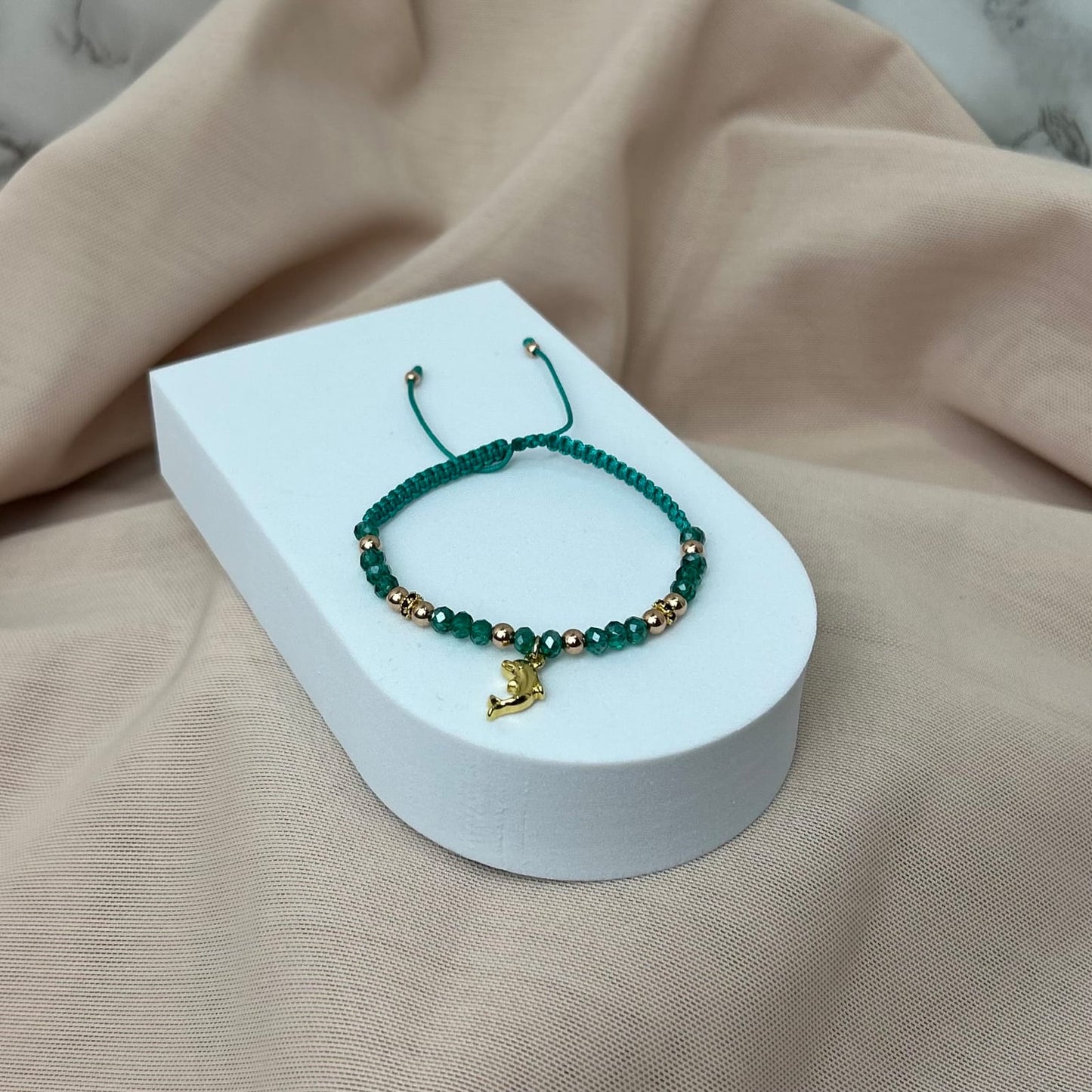 Pulsera Murano Agua Marina con Delfin, Balin Rosa y Rondel Circón Negro Oro Laminado 18 K