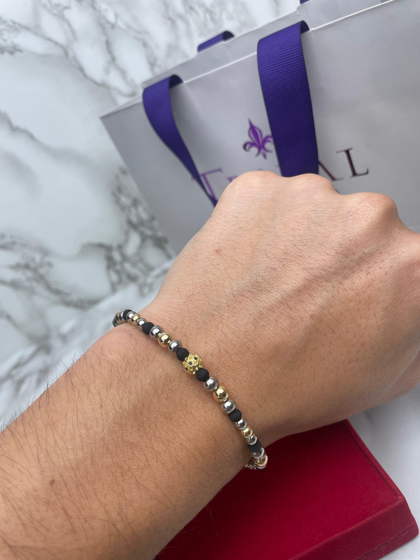Pulsera Full con broche, Balin Liso, Neopreno Y Herraje Bola de Fuego con Circones Oro Laminado 18 K