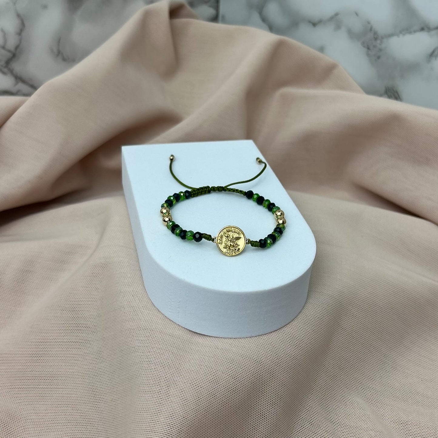 Pulsera Murano Verdes con HRJ San Miguel Arcangel Balin Liso Dorado y Rondel Verde Oro Laminado 18 K