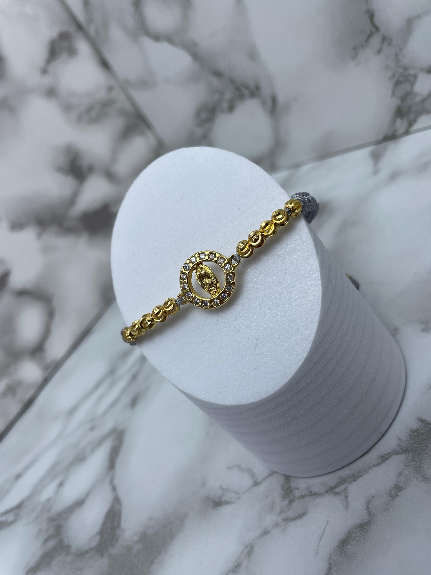 Pulsera Tejida, con Hrj Virgen Guadalupe Circones Oro Laminado 18 K GR