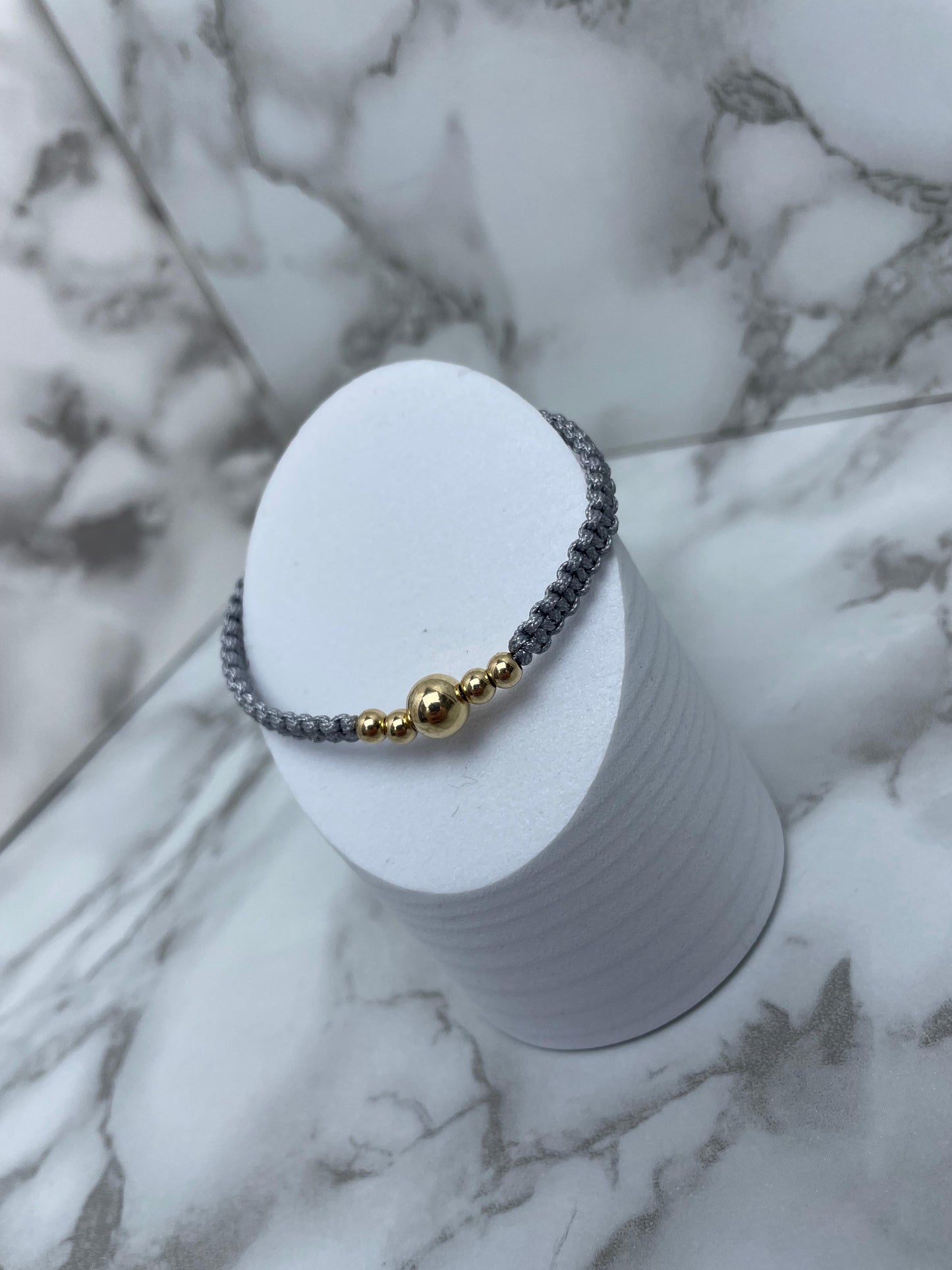 Pulsera Tejida con Trio de Balin Liso Dorado Oro Laminado 18 k GR