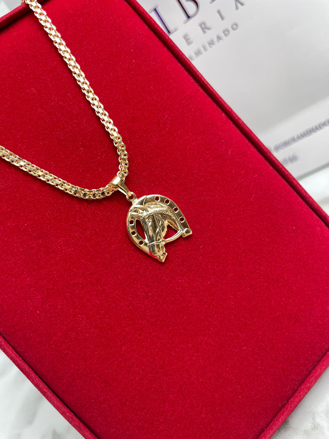 Cómo limpiar y cuidar tu joyería de oro laminado para que dure más tiempo