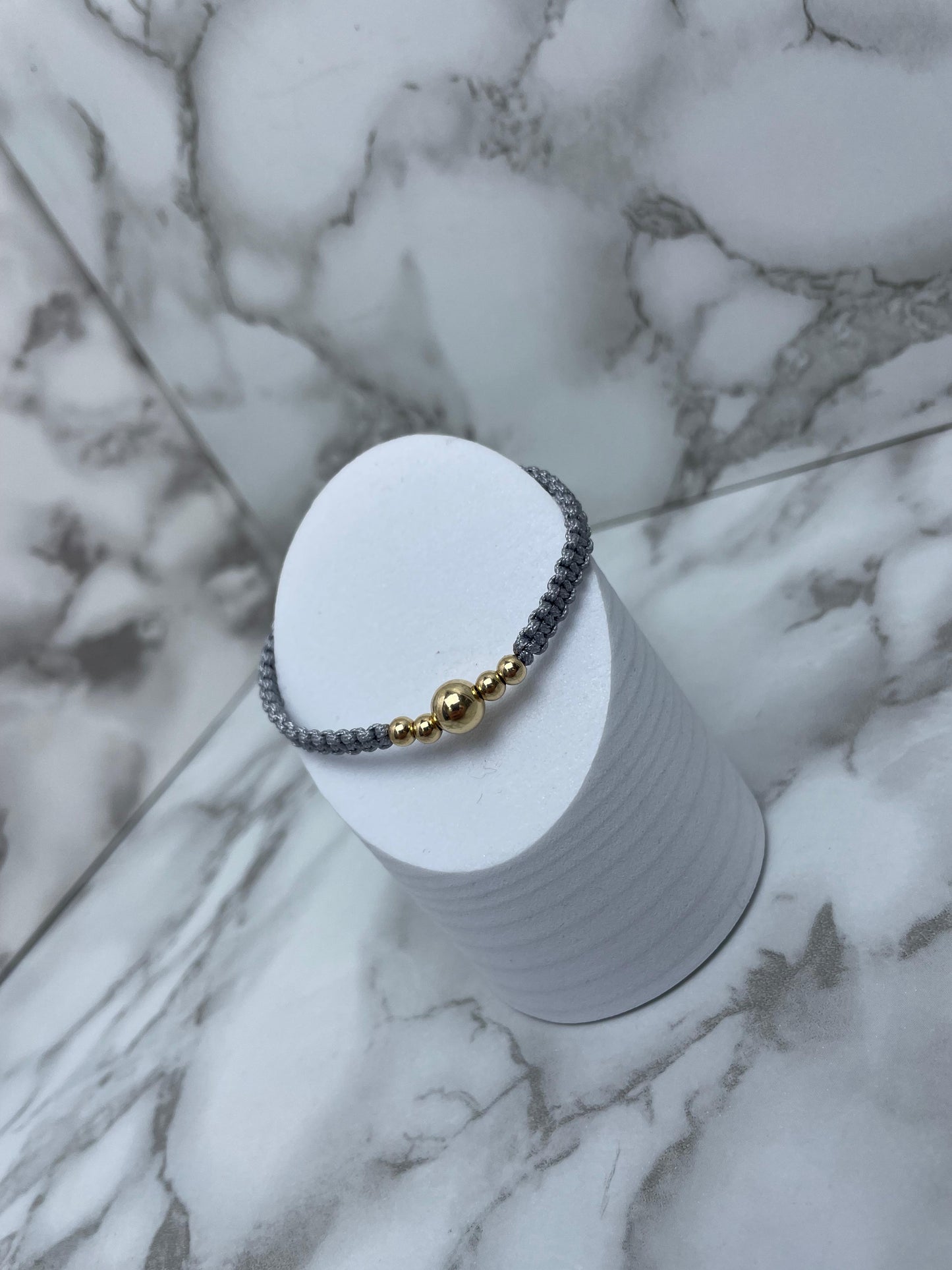 Pulsera Tejida con Trio de Balin Liso Dorado Oro Laminado 18 k GR