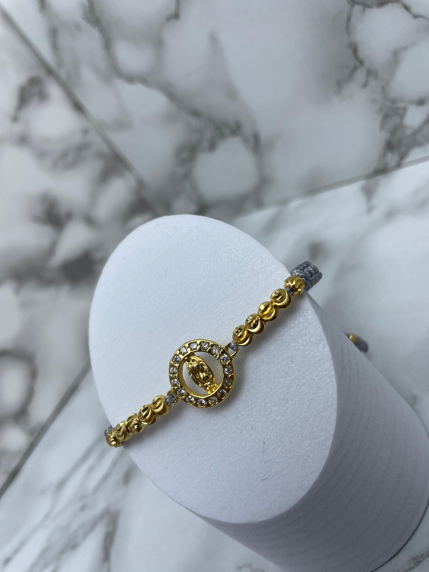 Pulsera Tejida, con Hrj Virgen Guadalupe Circones Oro Laminado 18 K GR