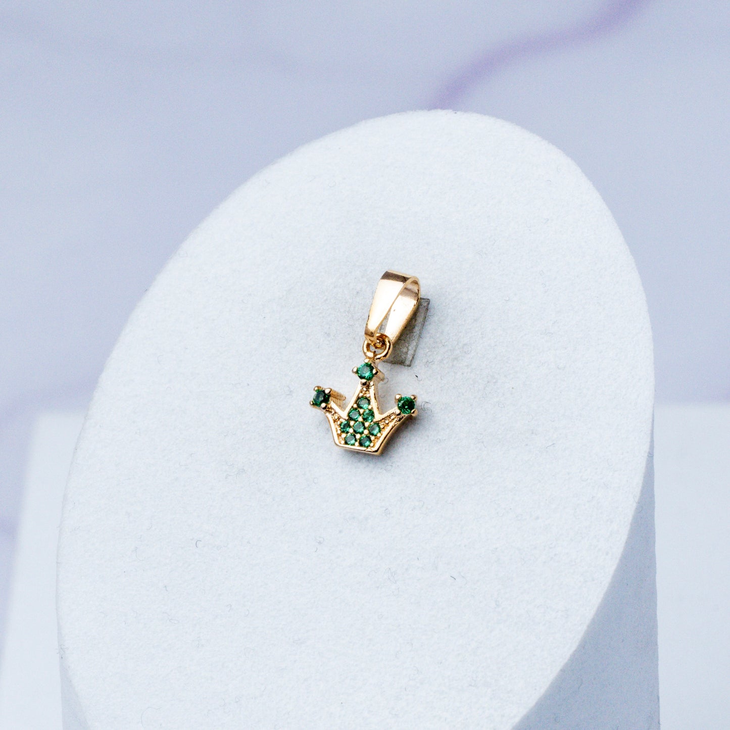 Dije Corona con Micro circones Verdes