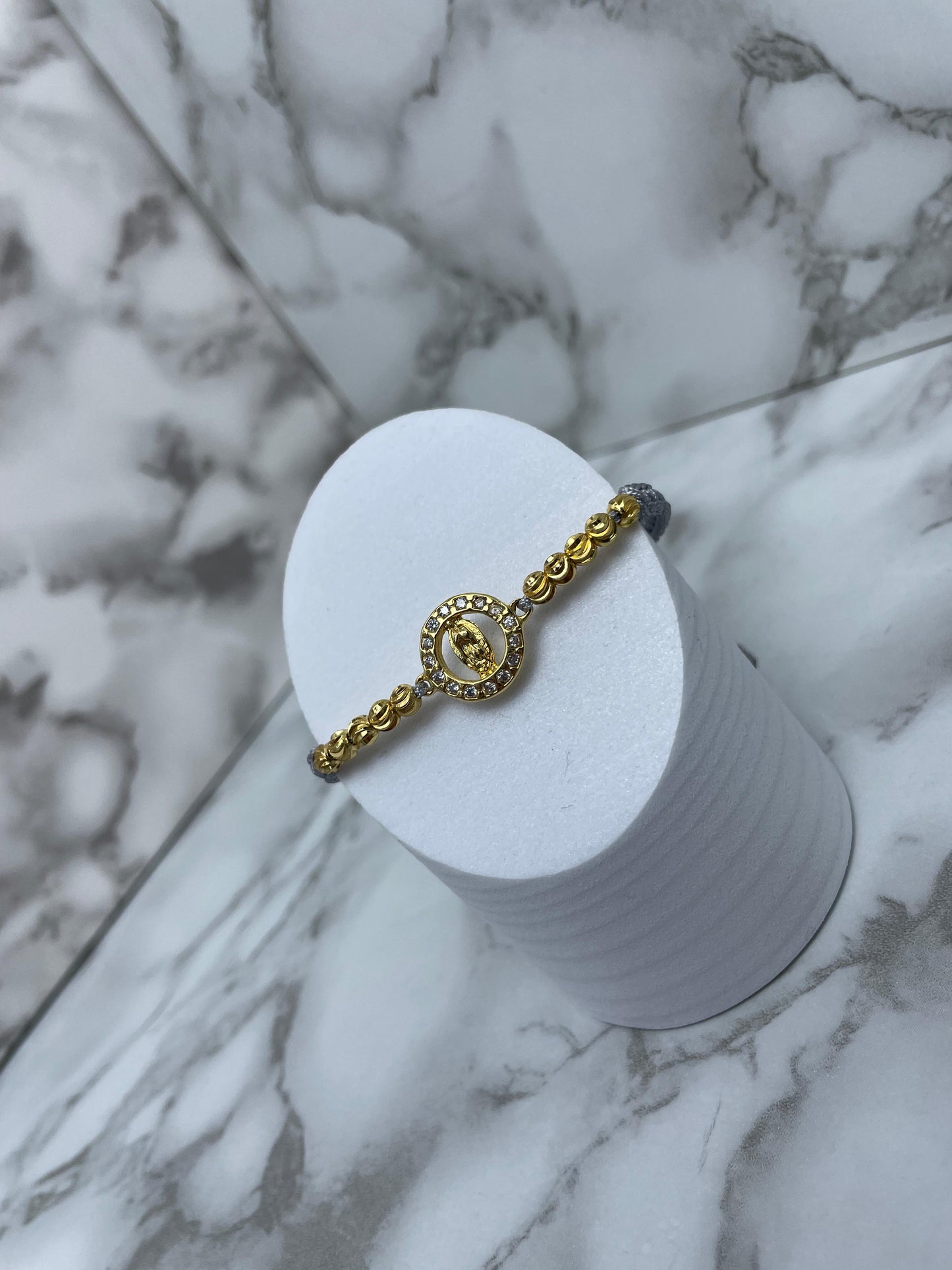 Pulsera Tejida, con Hrj Virgen Guadalupe Circones Oro Laminado 18 K GR