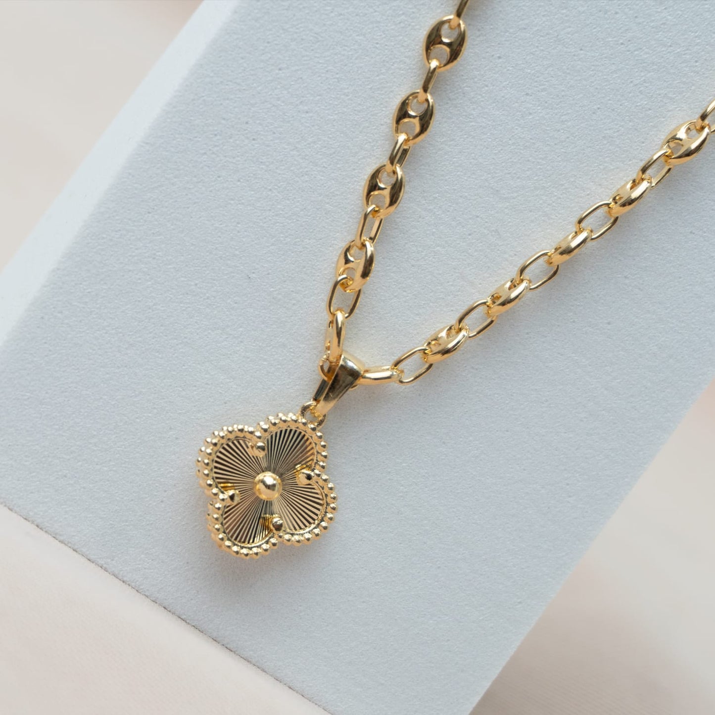 Dije Trebol Doble Diamante