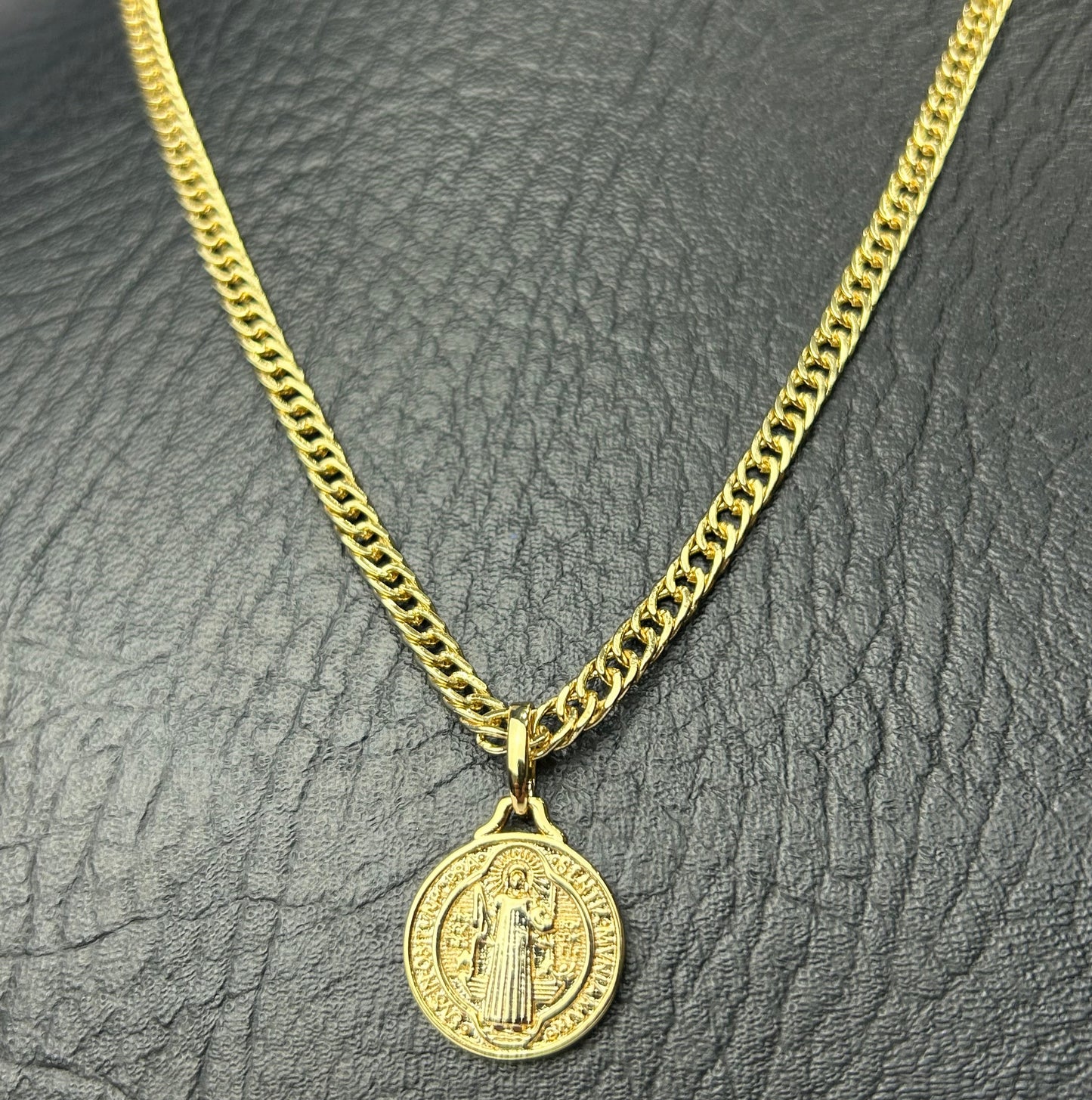 Combo Masculino Cubana + Dije Medalla San Benito