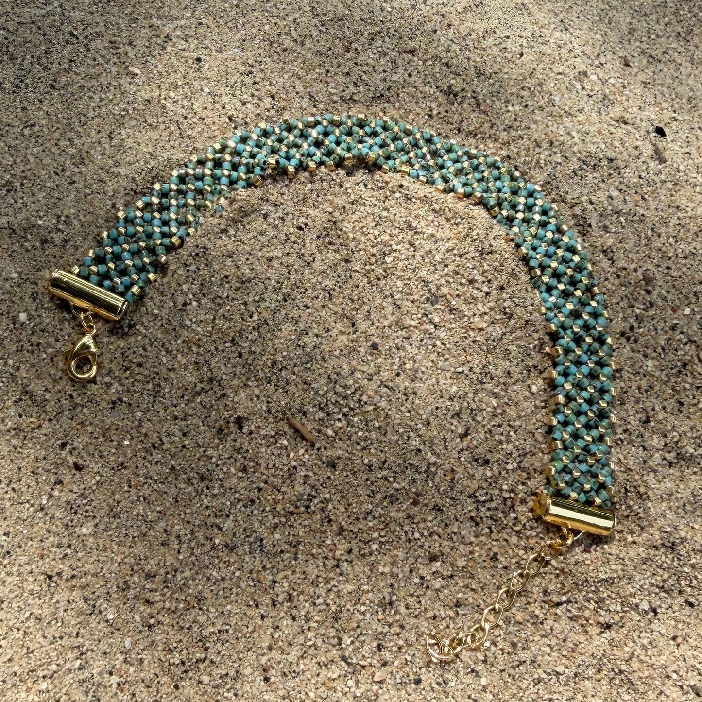 Pulsera Miyuki Malla Sabiduría Verde y Dorado Oro Laminado 18 K