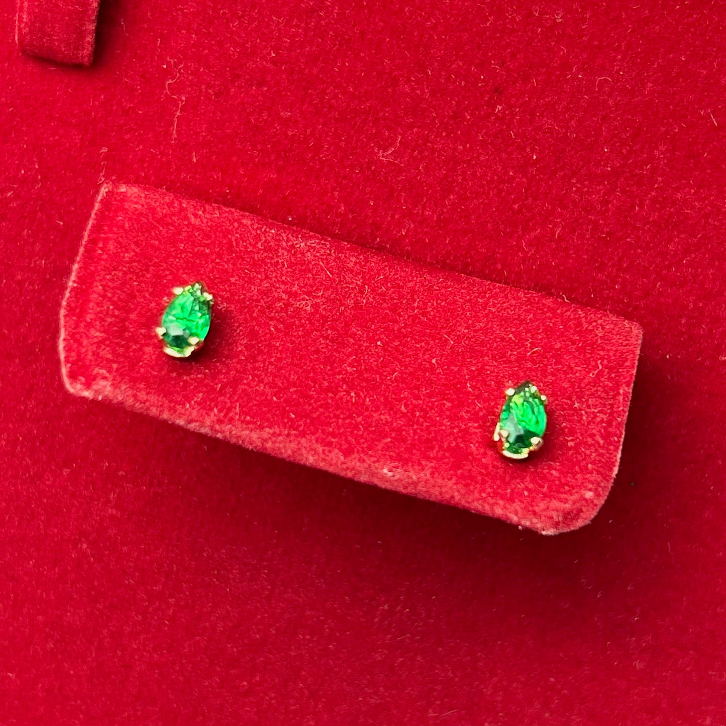 Arete Tipo Topo Gota 3 mm Circón Verde