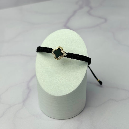 Pulsera Tejida Pasante Tipo Clover Negro con Borde Circones Cristal Oro Laminado 18K NG