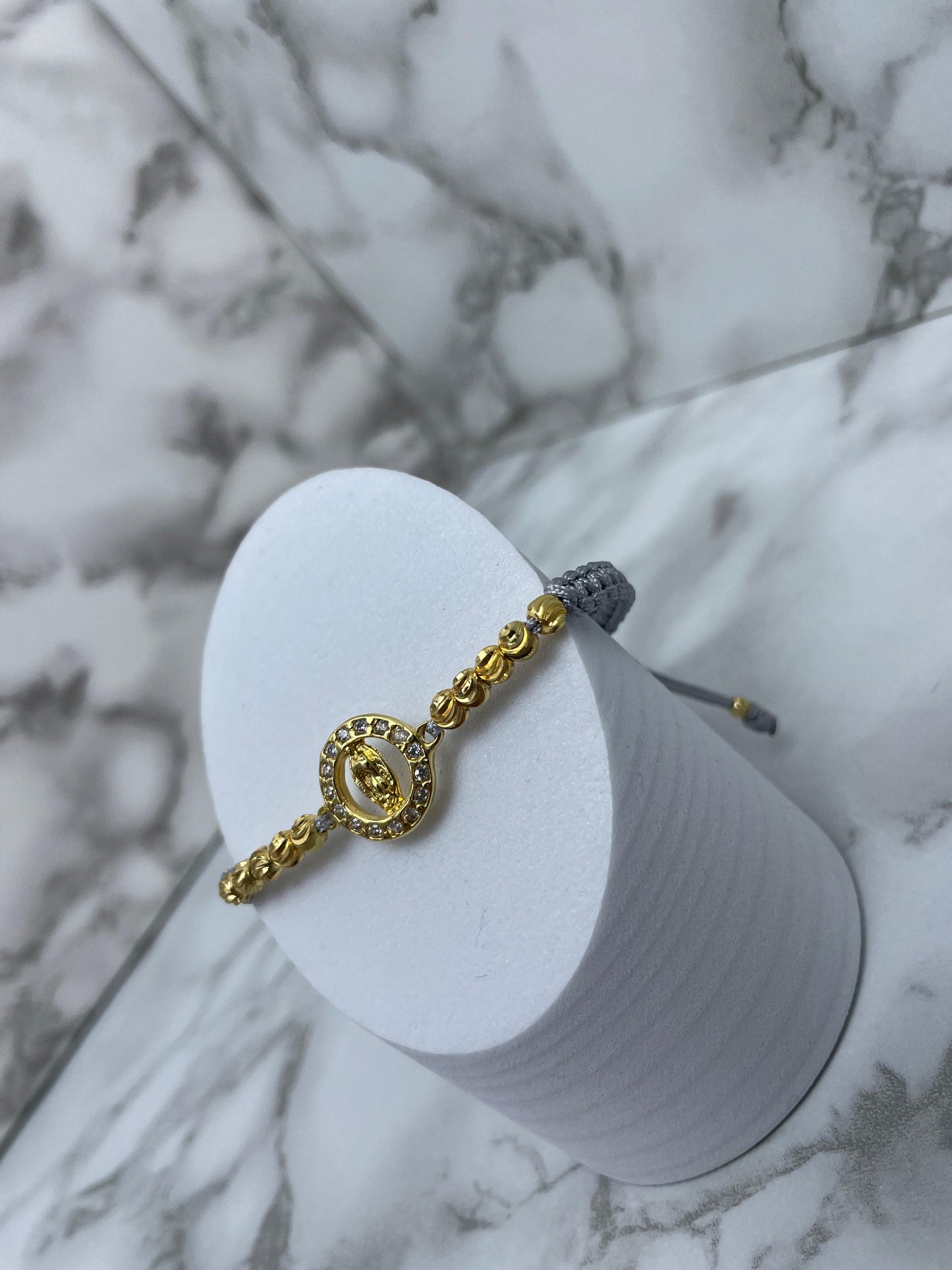 Pulsera Tejida, con Hrj Virgen Guadalupe Circones Oro Laminado 18 K GR