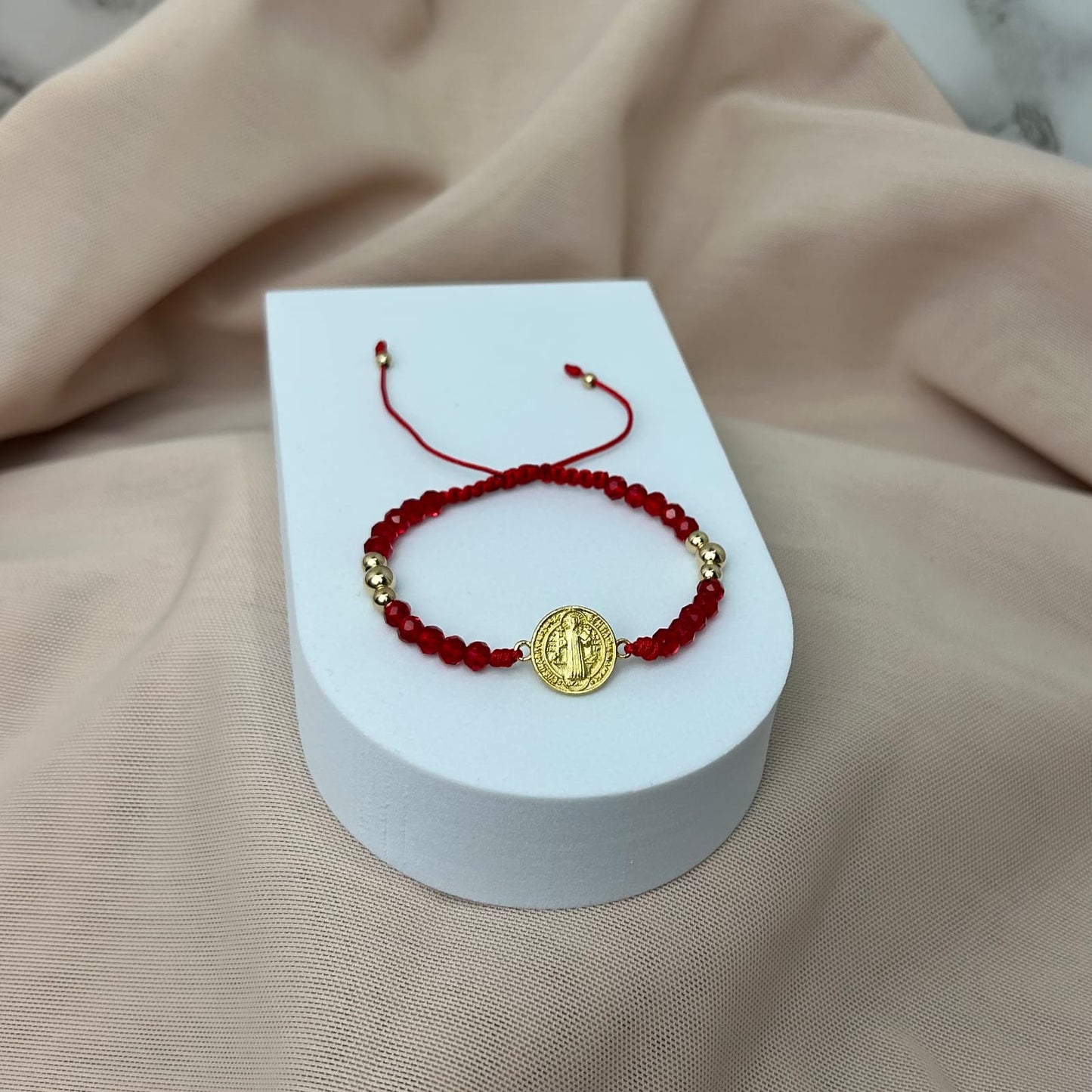 Pulsera Murano Rojo con HRJ San Benito y Balin Liso Mixto Oro Laminado 18 k