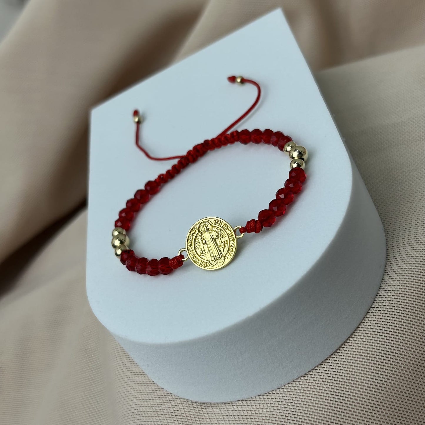 Pulsera Murano Rojo con HRJ San Benito y Balin Liso Mixto Oro Laminado 18 k