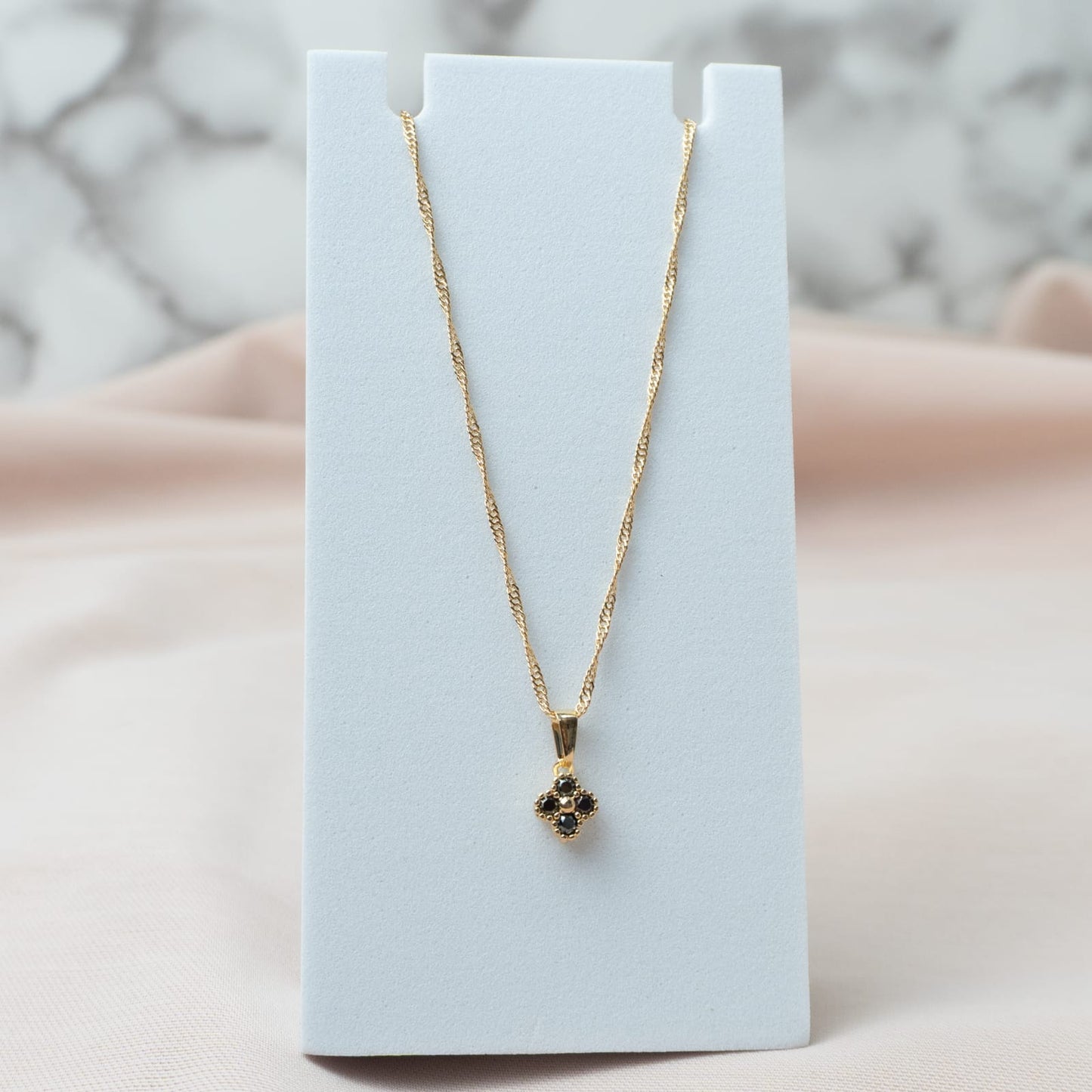 Dije Trebol 4 Piedras Circones Negro